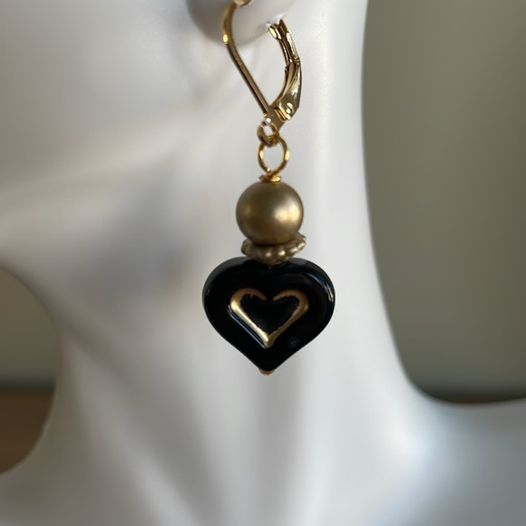 HAND CRAFTED BLACK HEARTS PIERCED EARRINGS - Picture 3 of 14